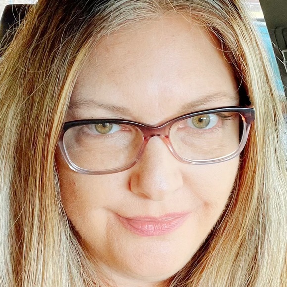 Meet your Posher, Serena - Picture 1 of 8